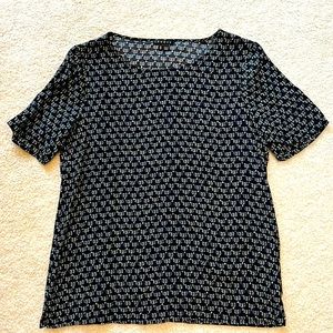 Theory sleek top in graphic print